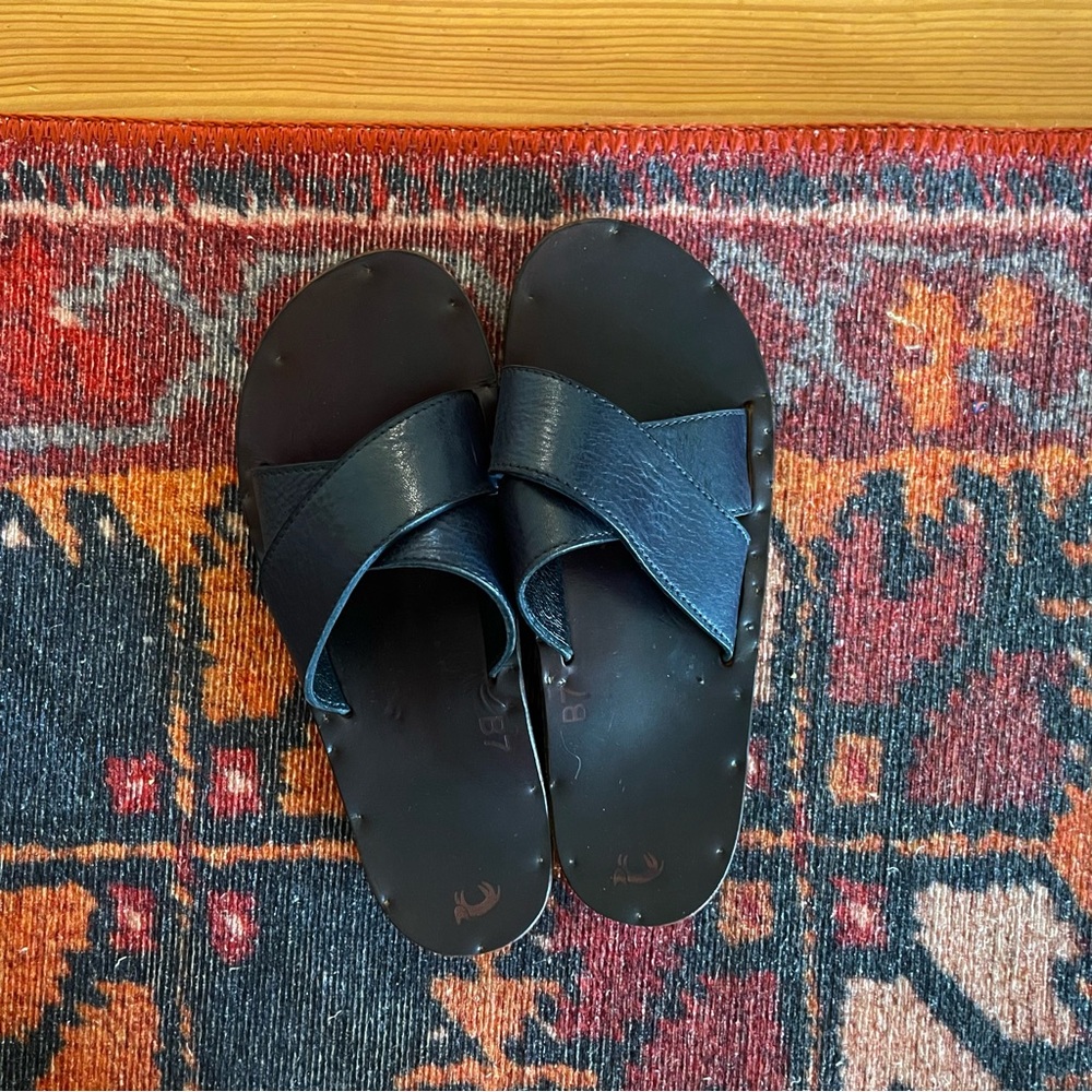 Jutta Neumann navy slides 7